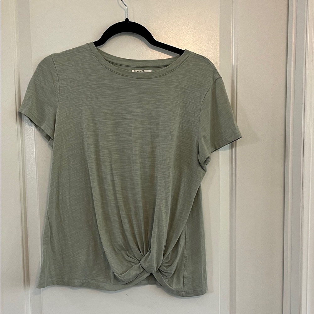 Maurices 24/7 tie up T-shirt size medium
